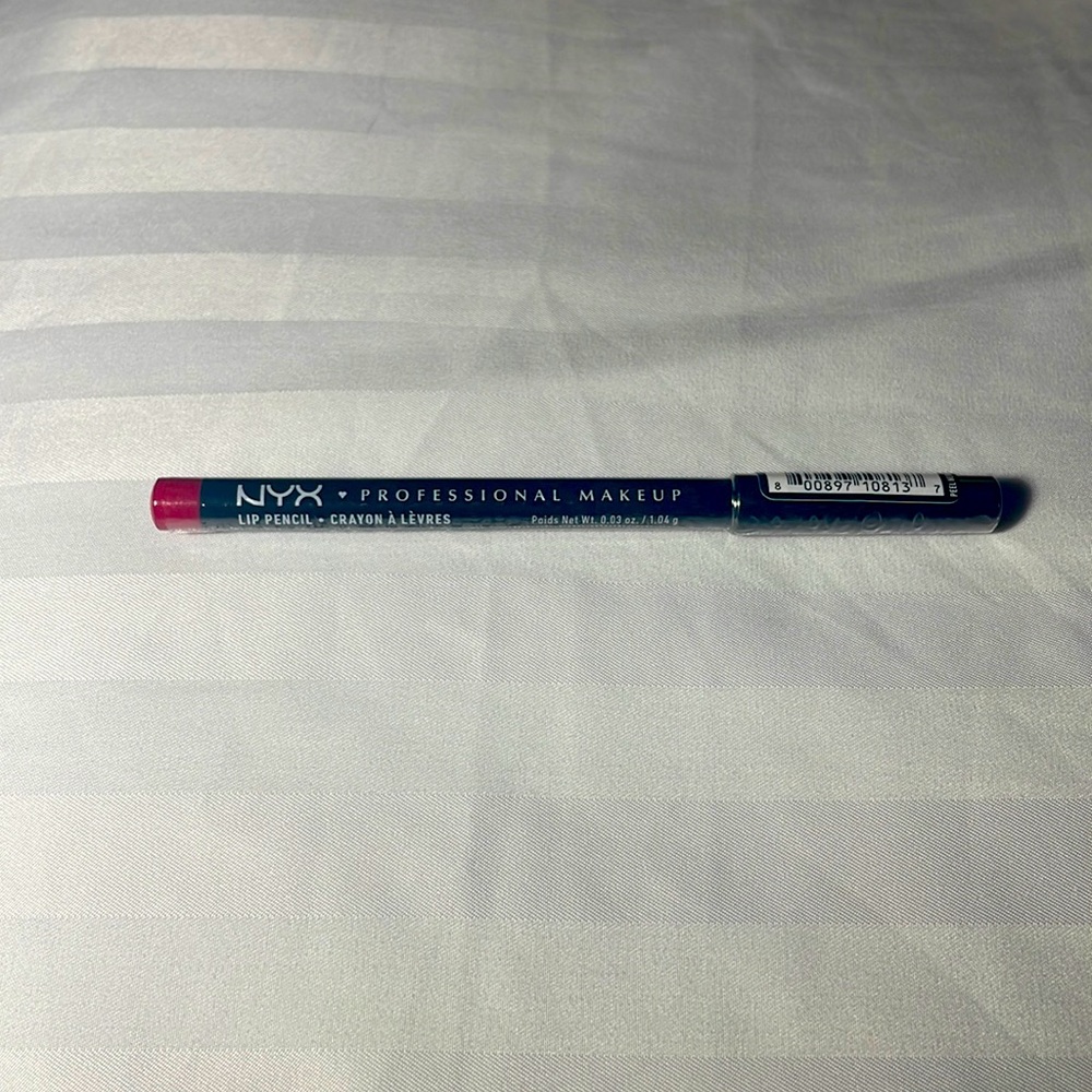 NYX Lip Pencil- Plush Red